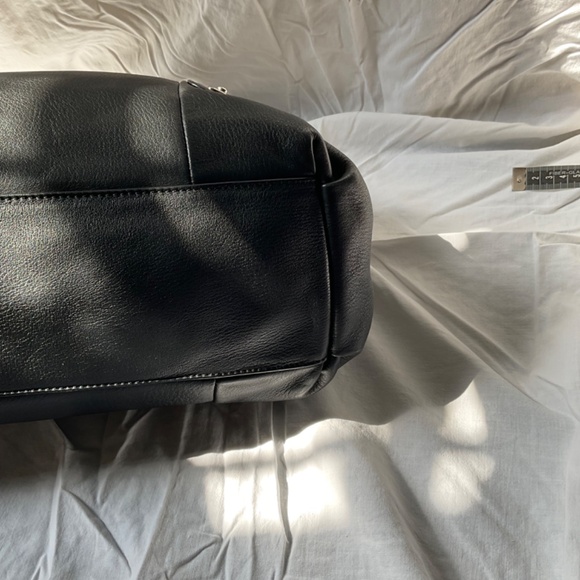 B. Makowsky Oversized Tote/Satchel - Picture 5 of 16